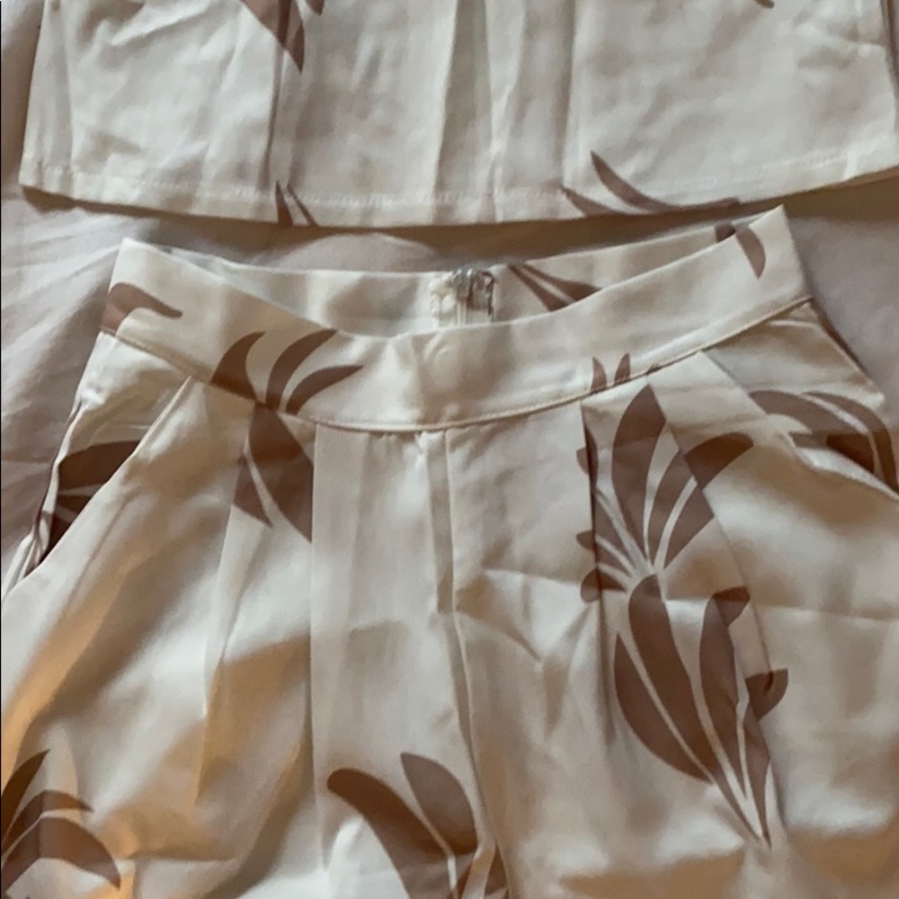 2 PIECE MATCHING SET. CROP TOP AND PANTS ANKLE